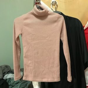 🌸 LIGHT PINK RIBBED TURTLENECK 🌸